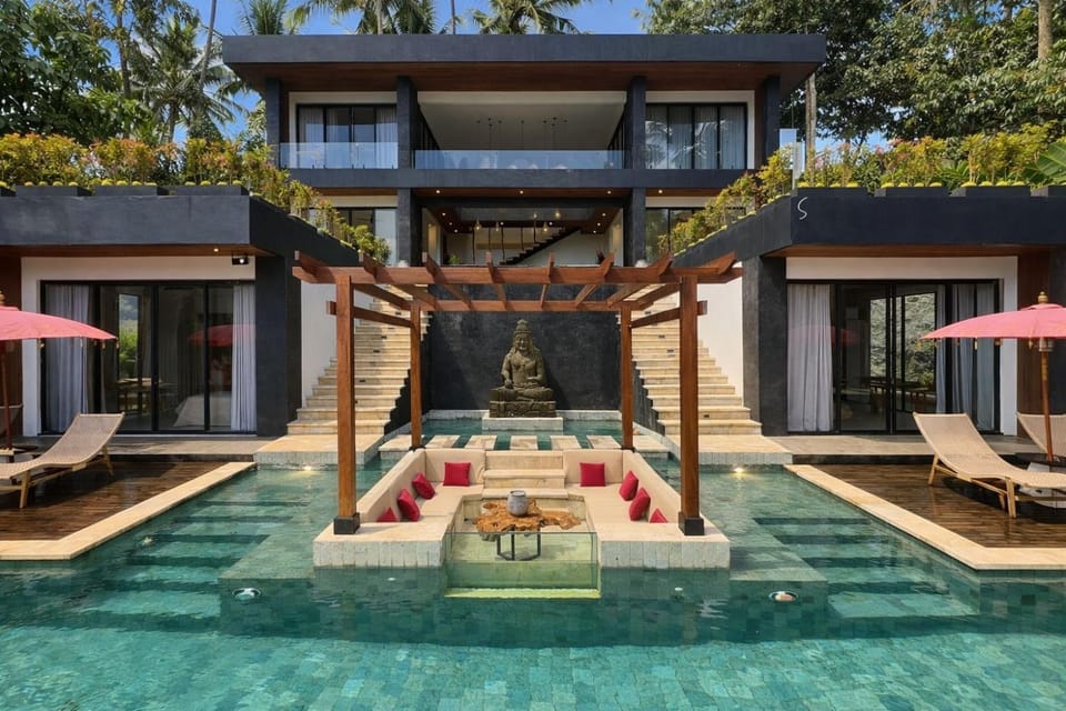 Property building, Day, Garden, Garden view, Pool view, Swimming pool, Swimming pool, sunbed