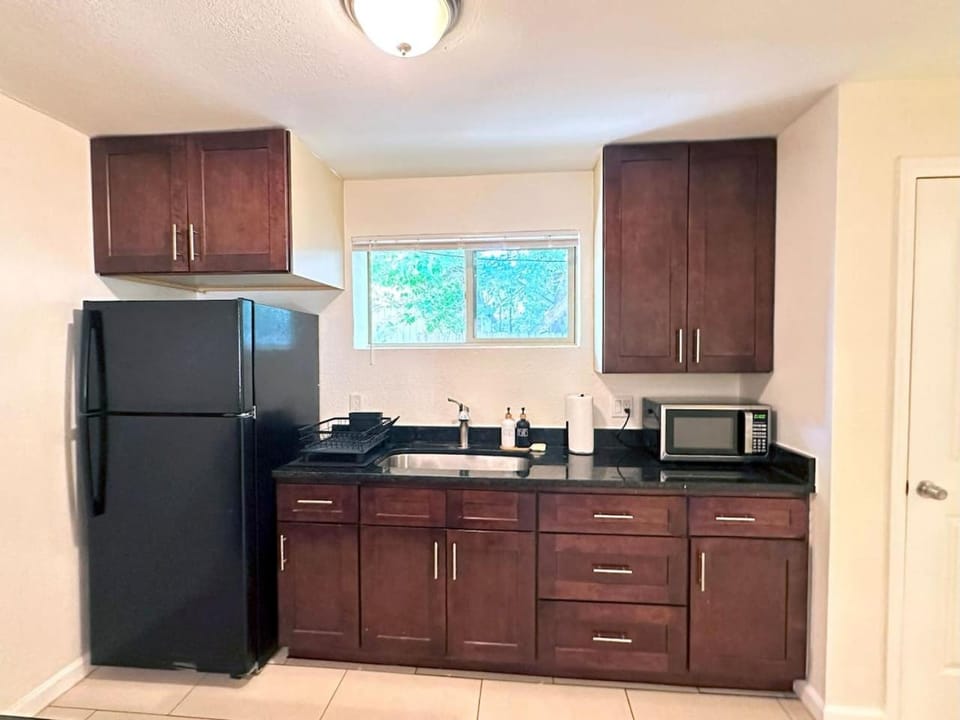 Cozy Corner 10mins to Downtown Apartment in Lakewood