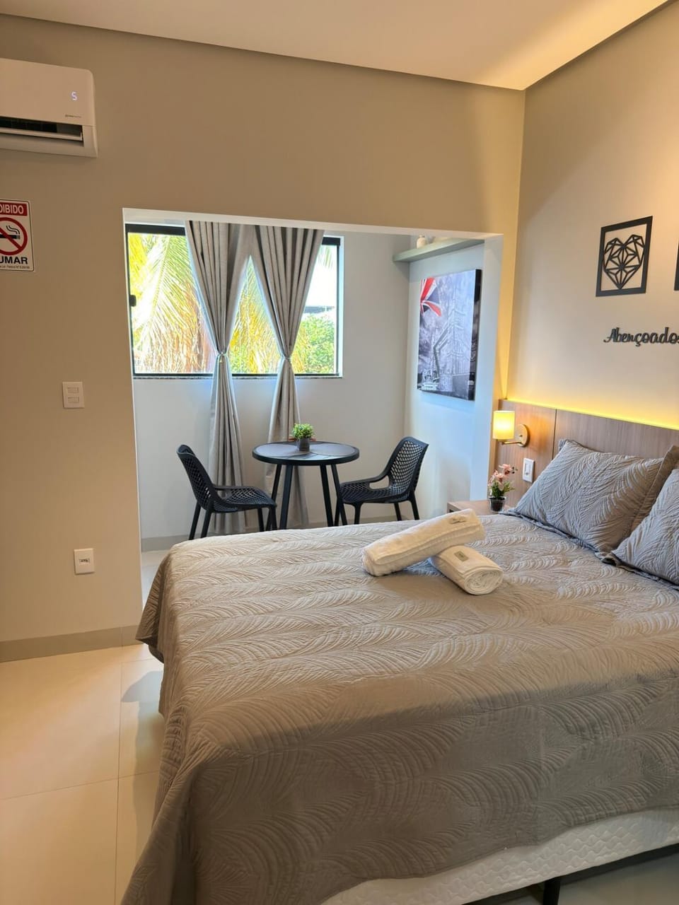 Bed, Photo of the whole room, Seating area, Dining area, Bedroom, air conditioner
