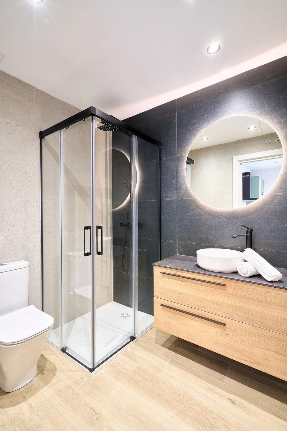 Shower, Toilet, Bathroom, towels