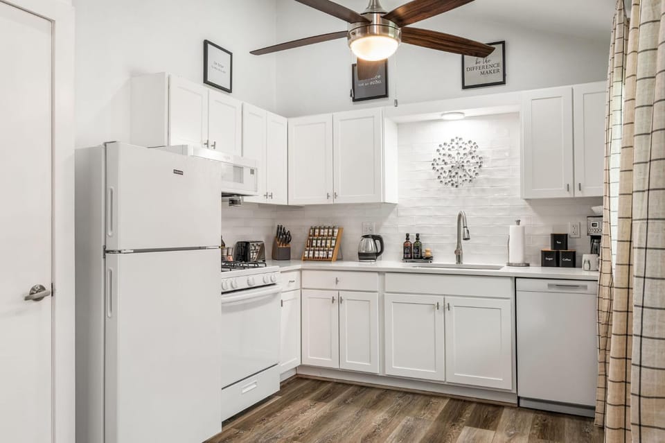 The Orange Door - Unit B - Travis Heights Duplex House in Austin