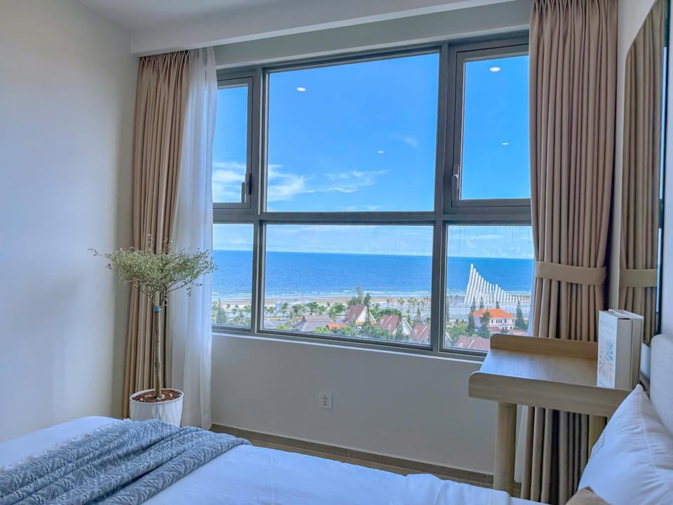Bed, View (from property/room), Bedroom, Sea view