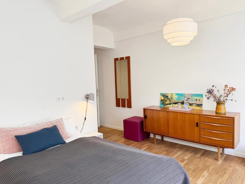 Bed, Photo of the whole room