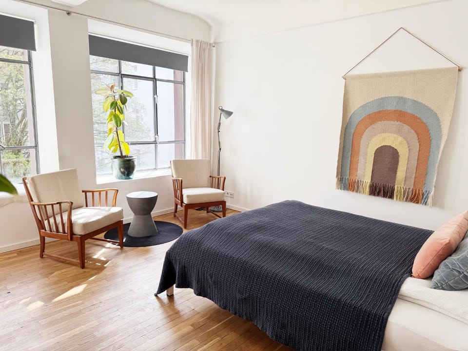 Photo of the whole room, Bedroom