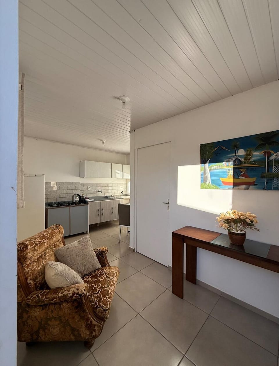 Kitchen or kitchenette, Living room, Seating area