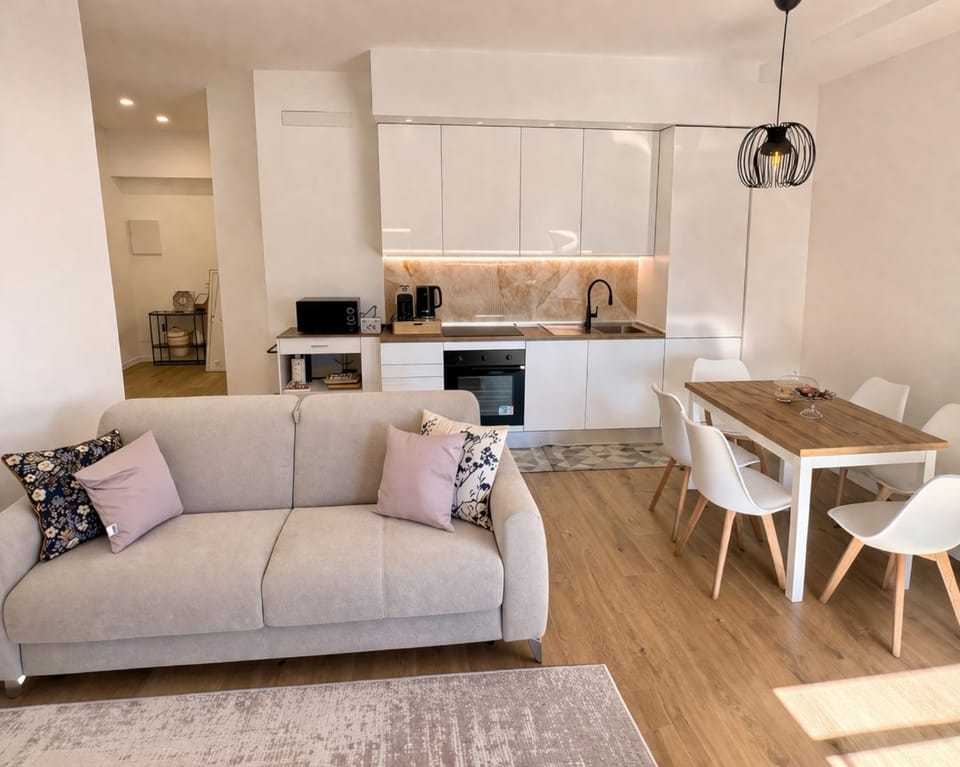 Kitchen or kitchenette, Living room, Seating area, Dining area, dishwasher, minibar, oven, stove, toaster
