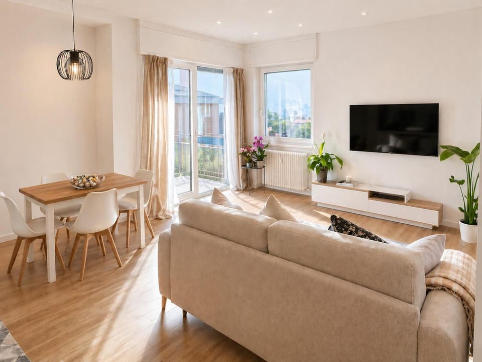 Communal lounge/ TV room, TV and multimedia, Living room, Seating area, Dining area, Evening entertainment