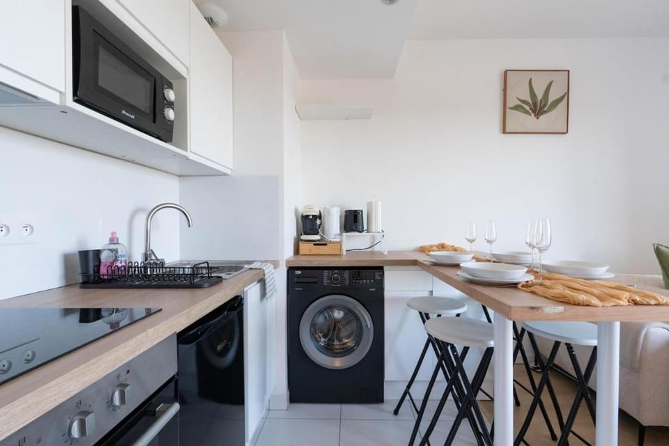Coffee/tea facilities, washing machine, kitchen