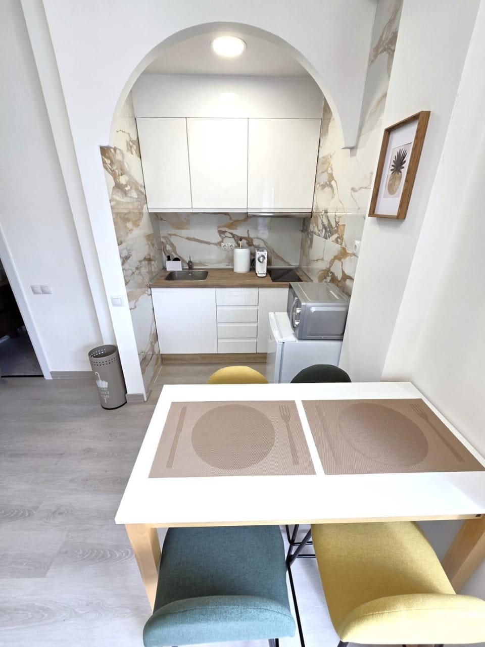 Kitchen or kitchenette, Dining area