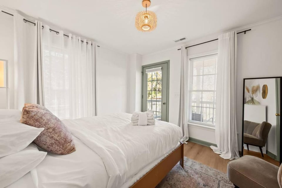 Charleston 3BR Home · 3 Baths · Porches · Dogs OK House in North Charleston