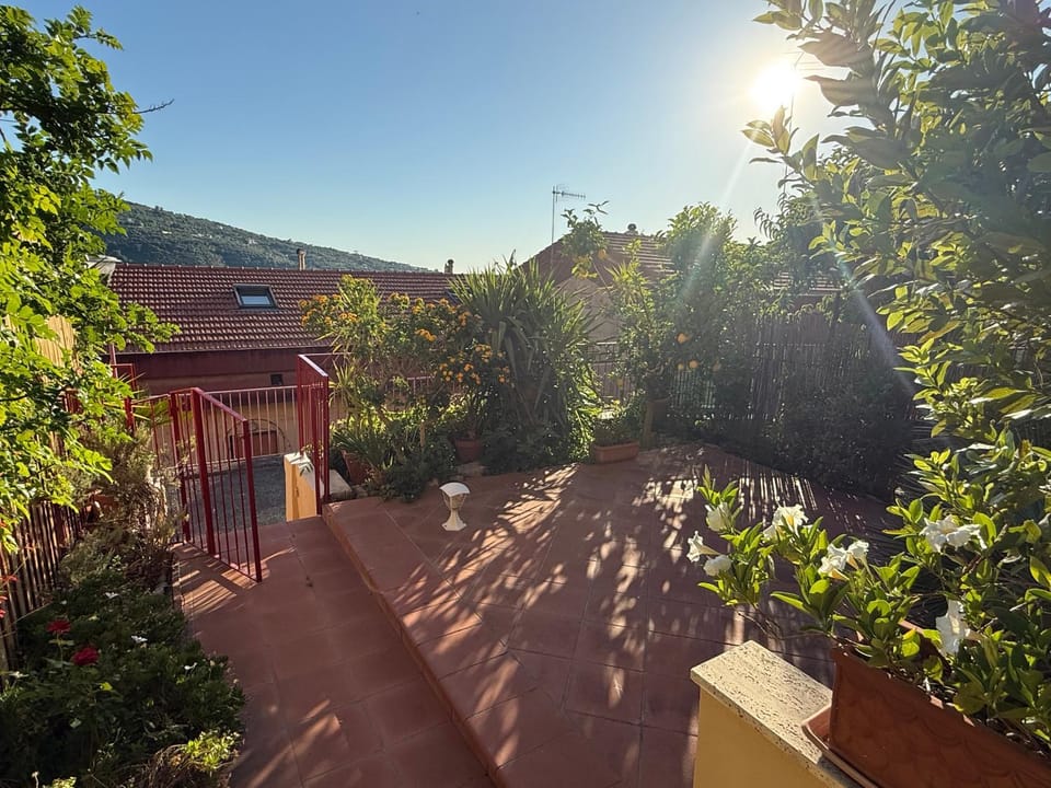 Villa Marcella-villetta con giardino House in Vico Equense