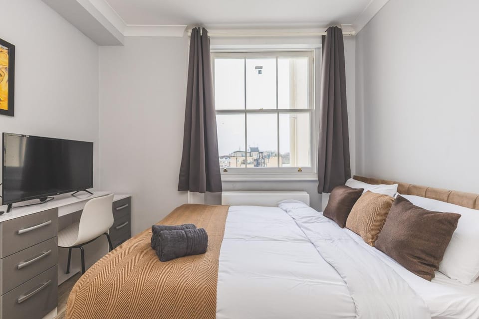 South Kensington Apt w Arcade! 3 Min To Station, Sleeps 8! Apartment in City of Westminster