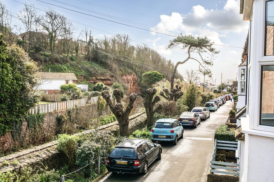 Property building, Day, Neighbourhood, Natural landscape, Location