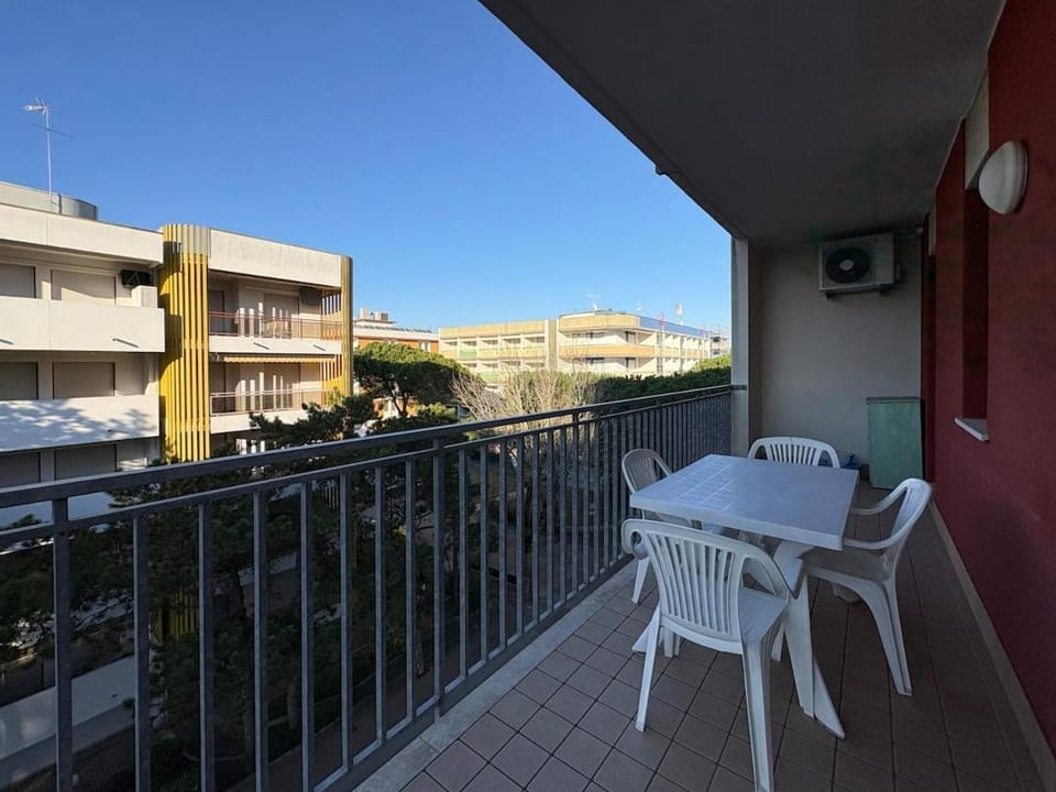 Property building, Patio, Summer, Balcony/Terrace, Dining area