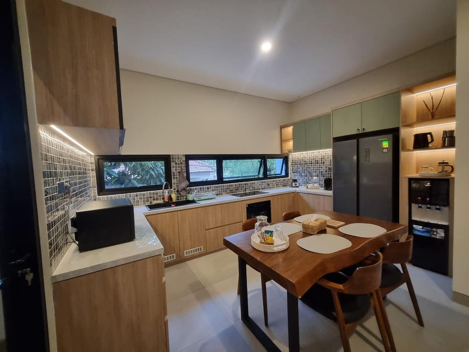 Kitchen or kitchenette, Kitchen or kitchenette, Communal kitchen, kitchen