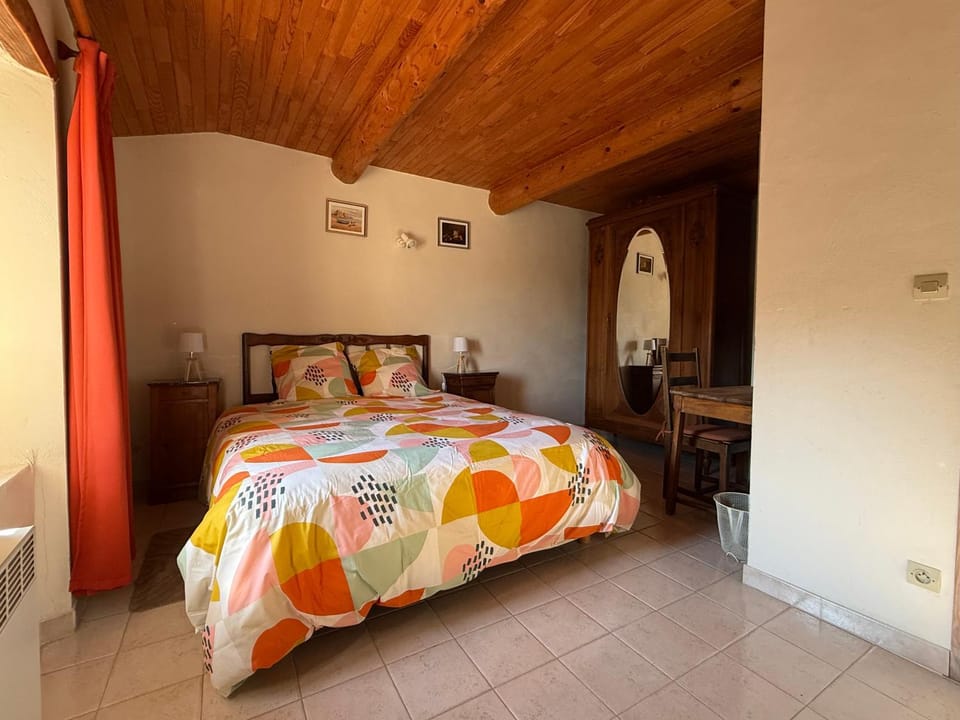 Bed, Photo of the whole room, Bedroom, Mountain view