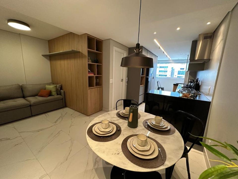 Coffee/tea facilities, Kitchen or kitchenette, Living room, Seating area, Dining area