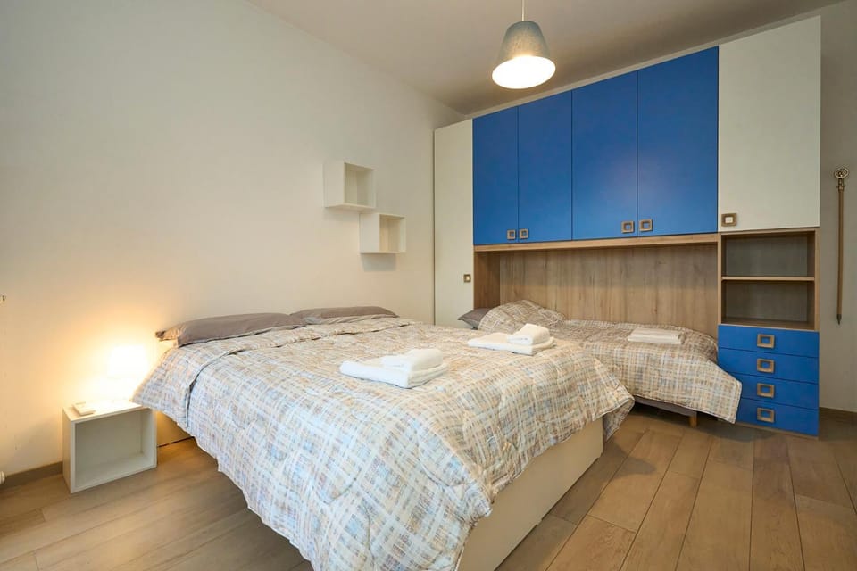 3 Rooms Flat, 15 Minutes from Navigli-Humanitas Apartment in Milan