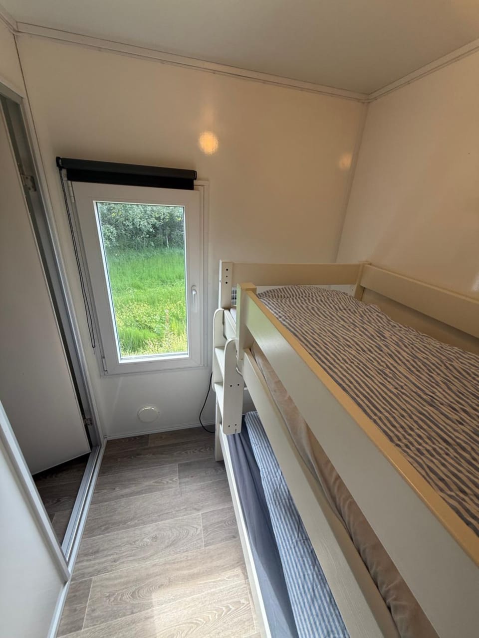 Bedroom, bunk bed