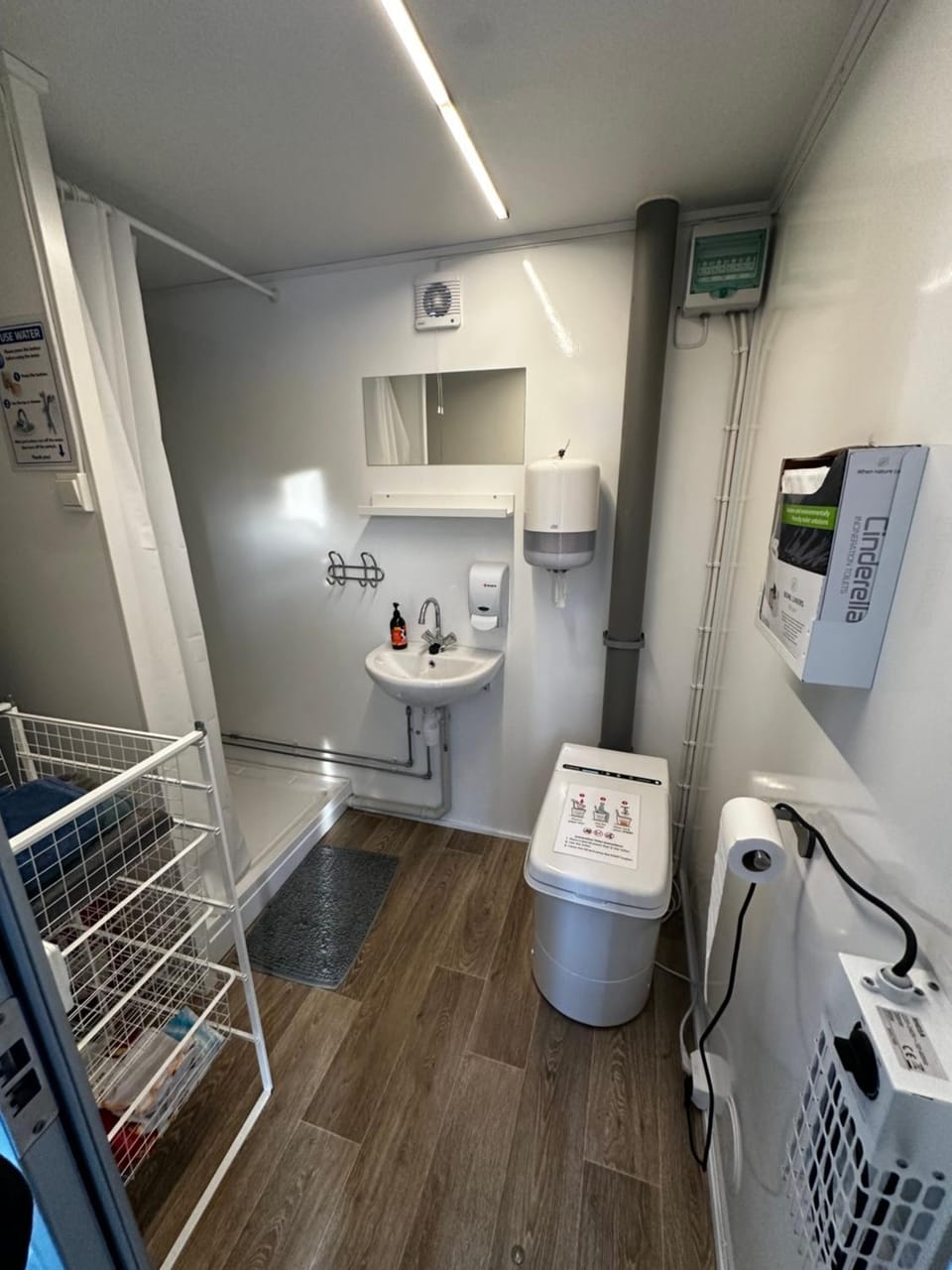 Bathroom, Internal: Not applicable to any particular room