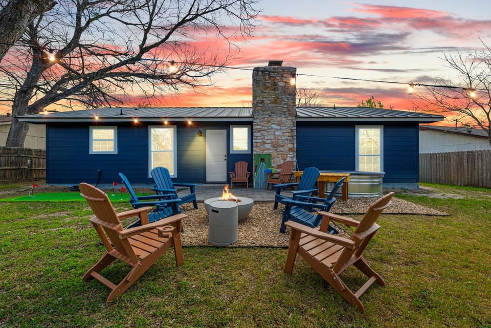 Patio, Garden, Minigolf, Seating area, Swimming pool, Sunset, fireplace