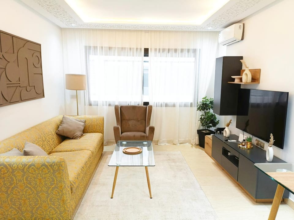 Communal lounge/ TV room, TV and multimedia, Living room, Seating area, Evening entertainment