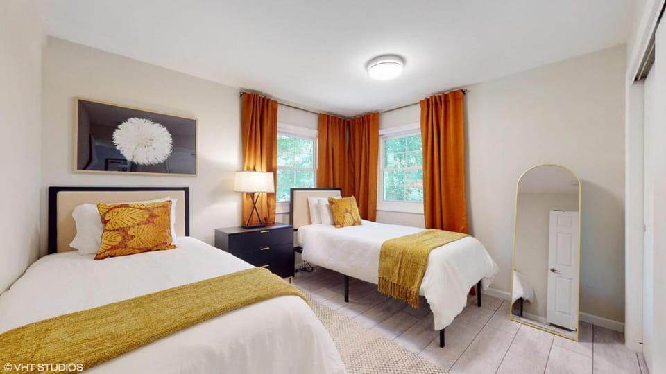 Bed, Photo of the whole room, Bedroom