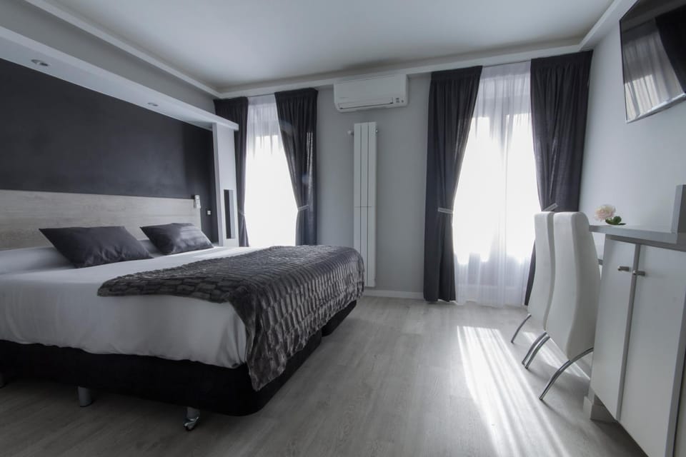 Photo of the whole room, Photo of the whole room