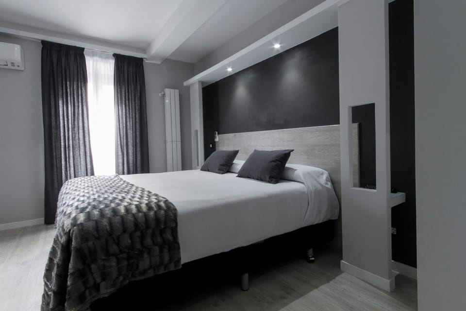 Bed, Photo of the whole room