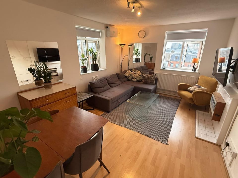 2-bed Flat in Nine Elms Apartment in Scotland