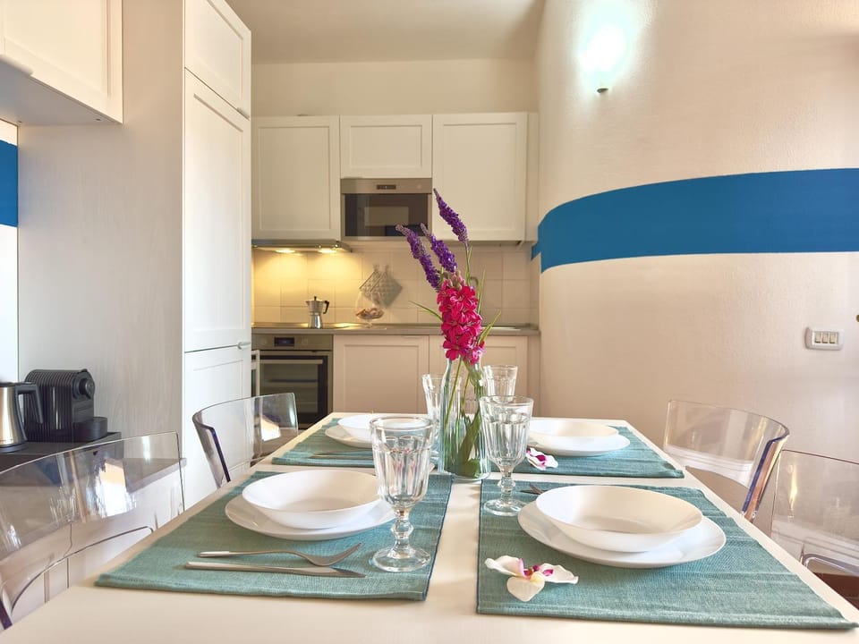 Dining area, kitchen