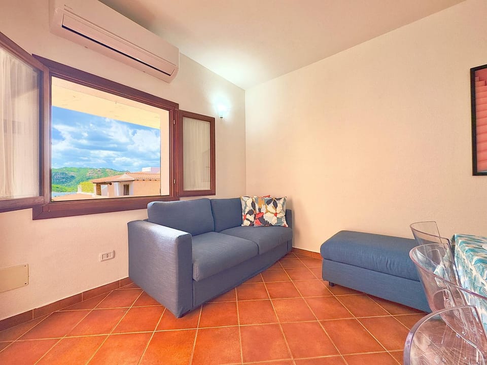 Living room, air conditioner