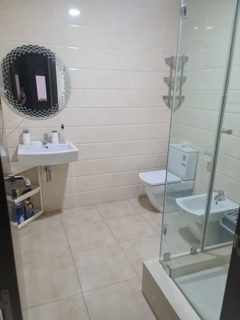 Shower, Toilet