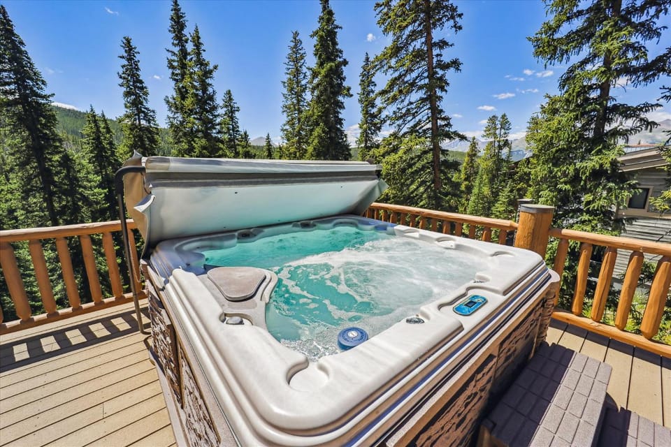 Experience Goldenview Lodge, a beautiful log home with multiple decks, stunning views and hot tub House in Summit County