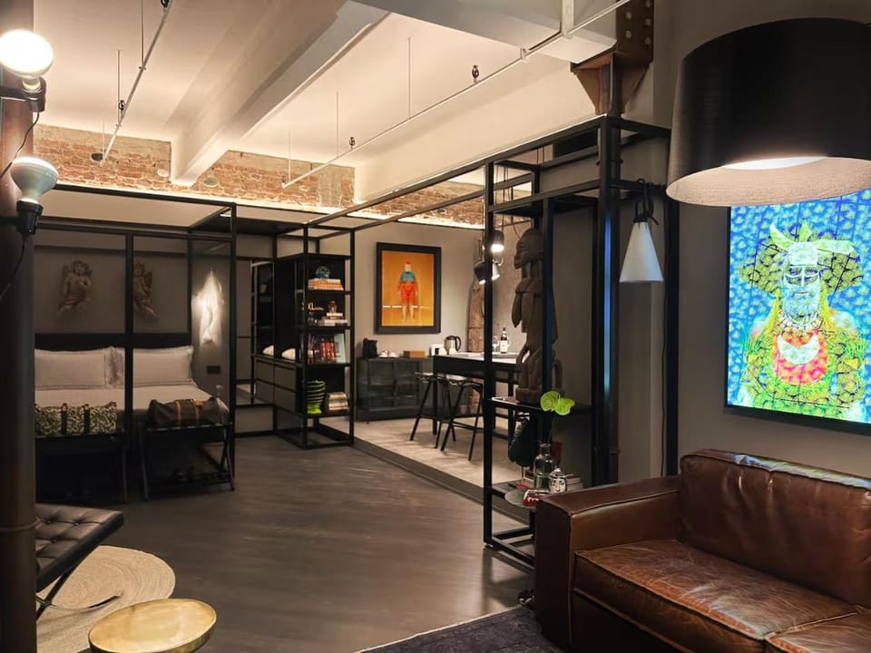 Communal lounge/ TV room, Living room, Photo of the whole room, Decorative detail, Seating area, Bedroom