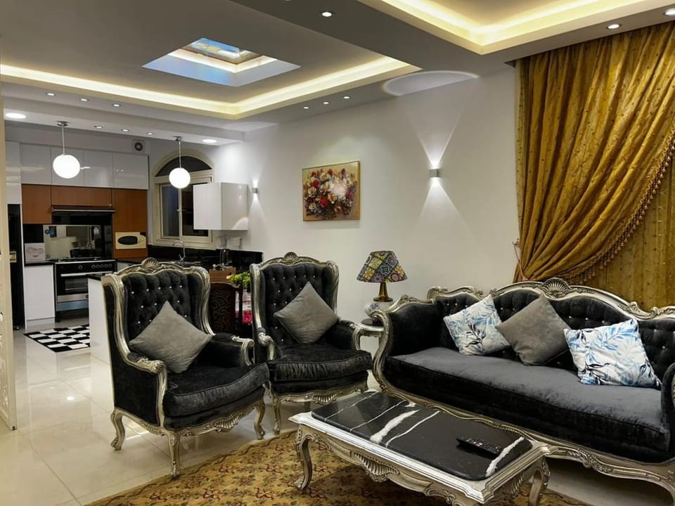 Cozy 2BR Ground Floor Stay | Central New Cairo Apartment in New Cairo City