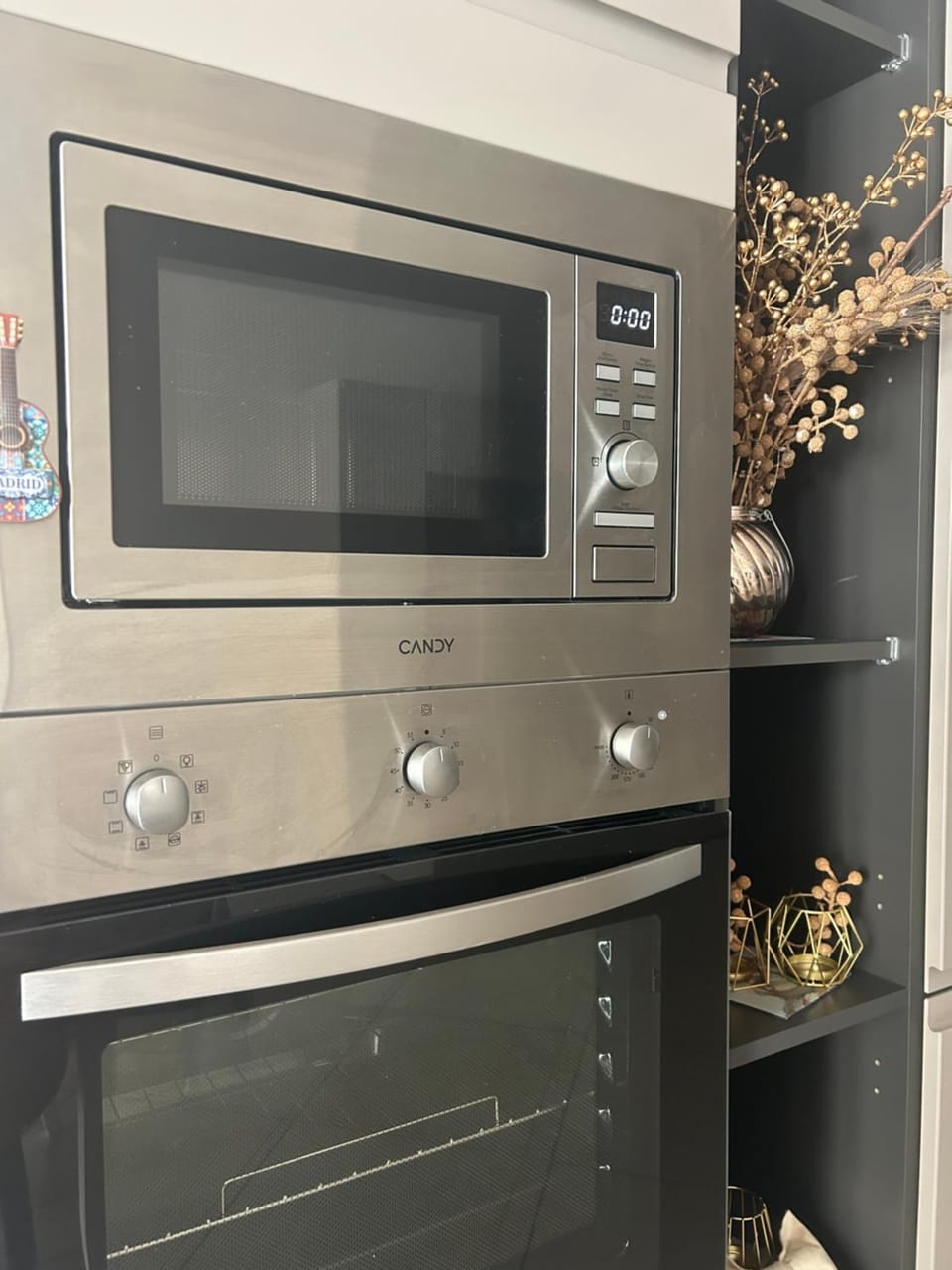 Kitchen or kitchenette, oven