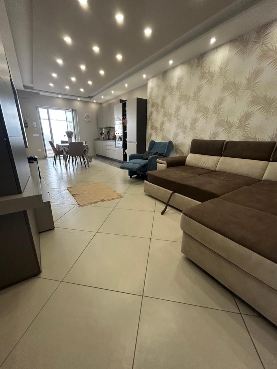 Living room, Seating area, Dining area, kitchen