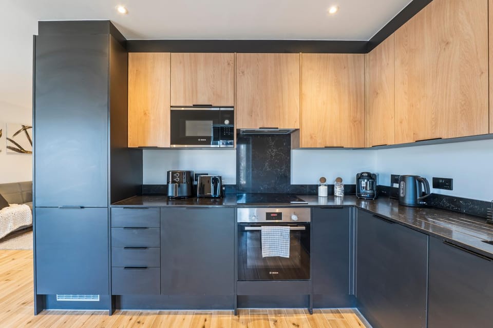 Coffee/tea facilities, Kitchen or kitchenette, dishwasher, oven, stove, toaster