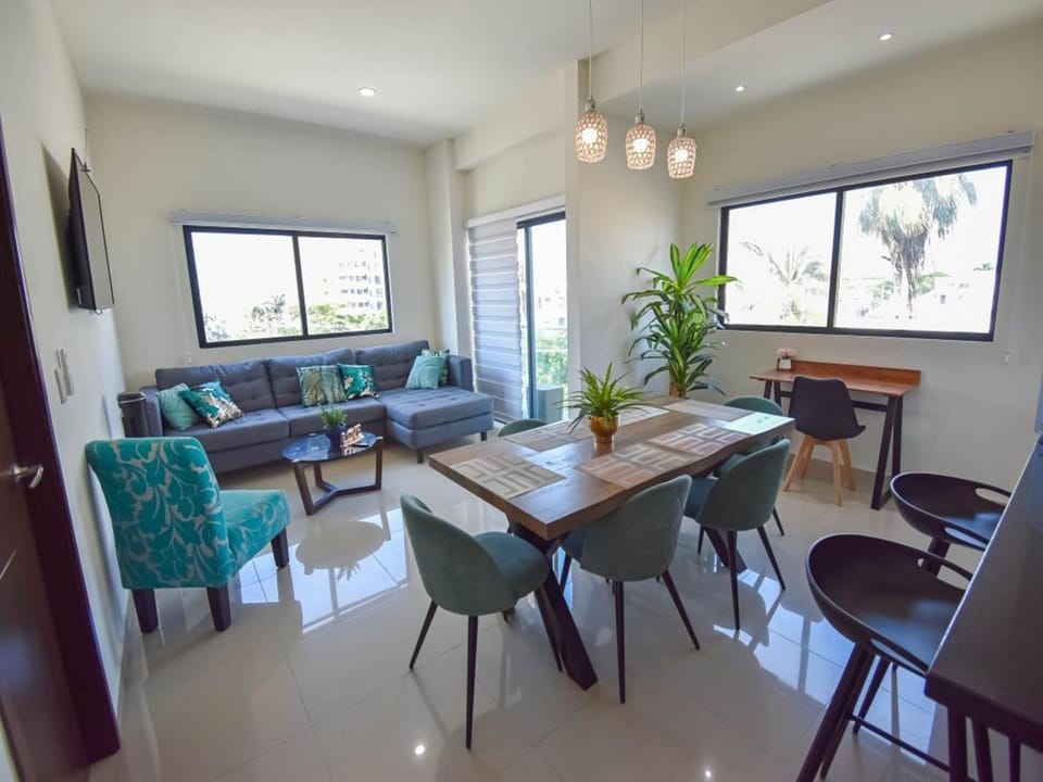 TV and multimedia, Living room, Seating area, Dining area