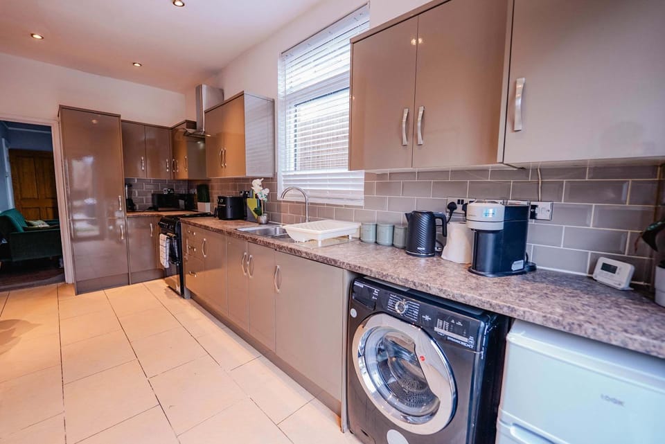 Coffee/tea facilities, Kitchen or kitchenette, dishwasher, minibar, oven, pet friendly, stove, toaster, washing machine, dryer
