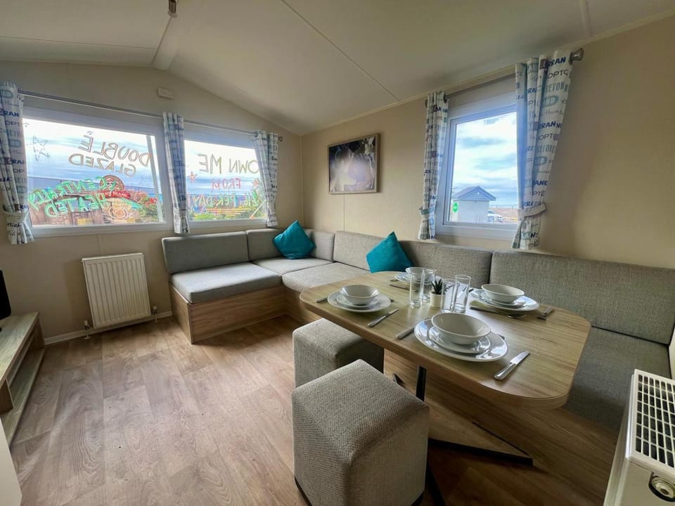 Seaside Caravan in a Leisure Park with WiFi & Parking - 3 bedrooms Campground/ 
RV Resort in Rhyl