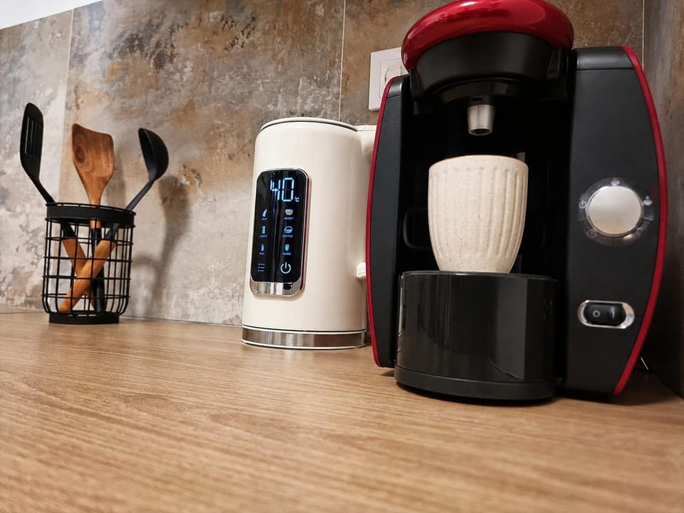 Coffee/tea facilities, Kitchen or kitchenette, kitchen