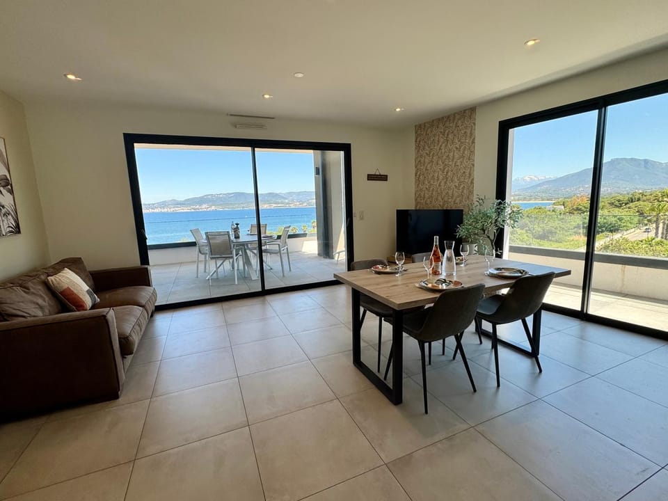 Natural landscape, View (from property/room), Balcony/Terrace, Living room, Dining area, Mountain view, Sea view
