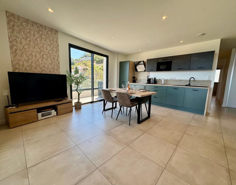 TV and multimedia, Kitchen or kitchenette, Dining area