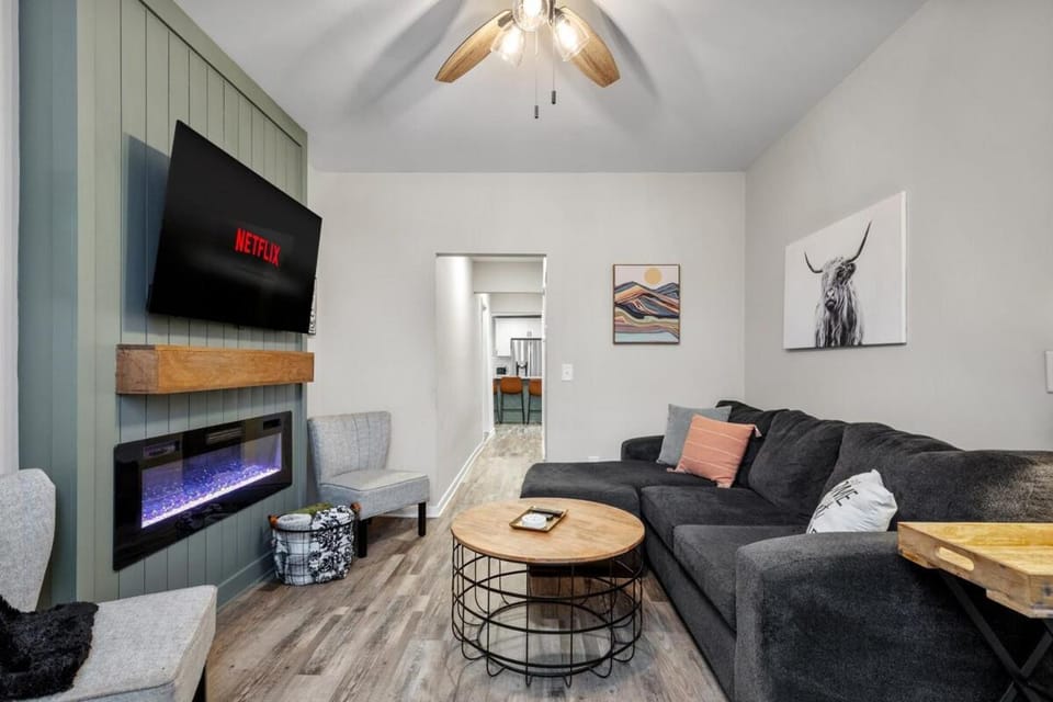 TV and multimedia, Living room, Seating area, Evening entertainment, fireplace