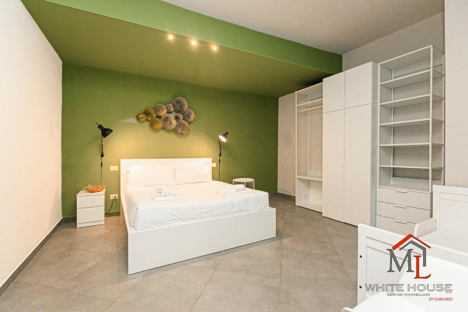 Bedroom, wardrobe