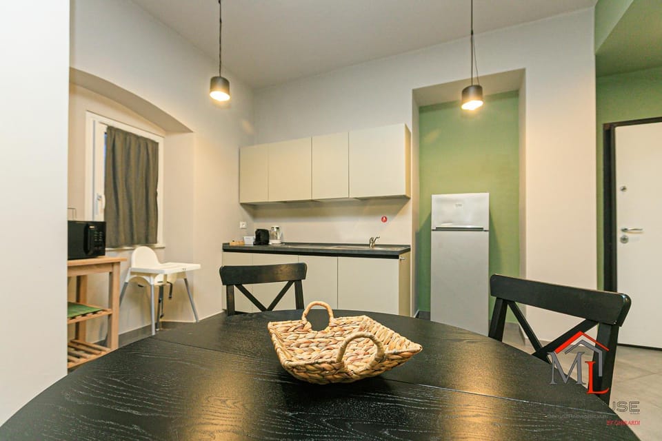 Dining area, kitchen