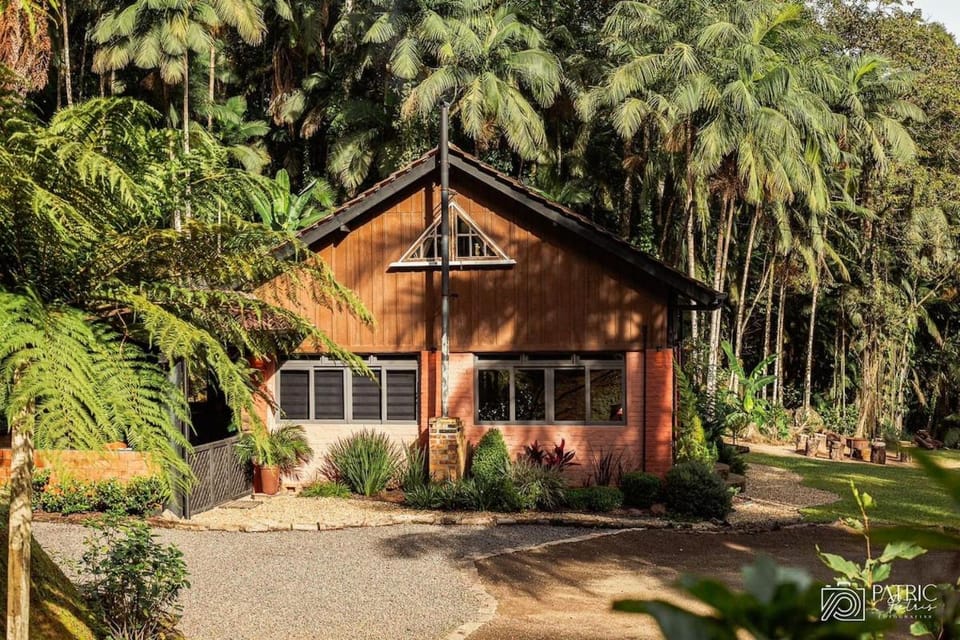 Casa Sabia com charme rústico e belos jardins Chalet in State of Santa Catarina
