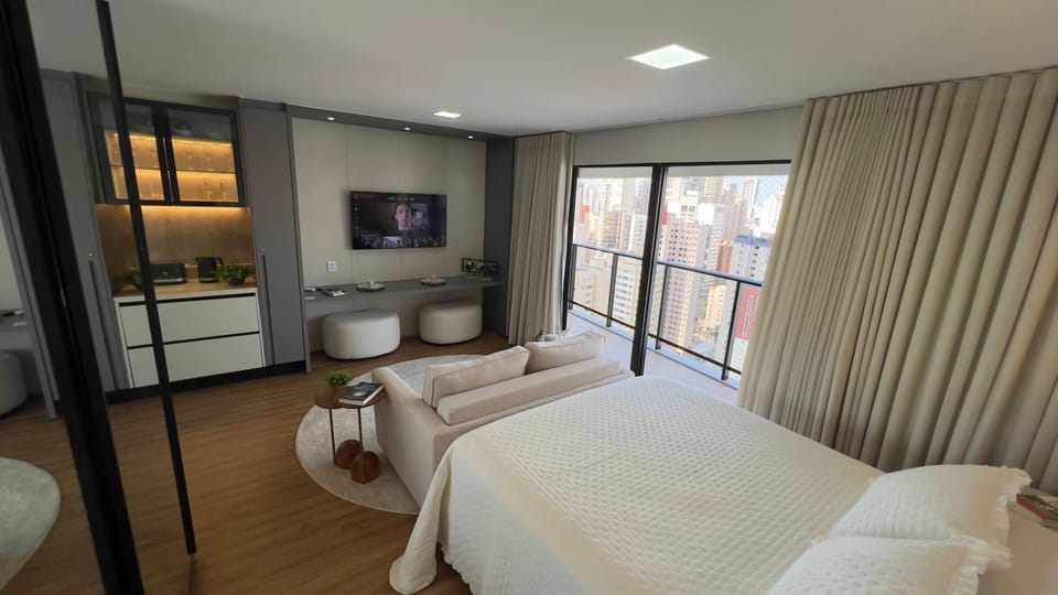 Bed, TV and multimedia, Seating area, Bedroom